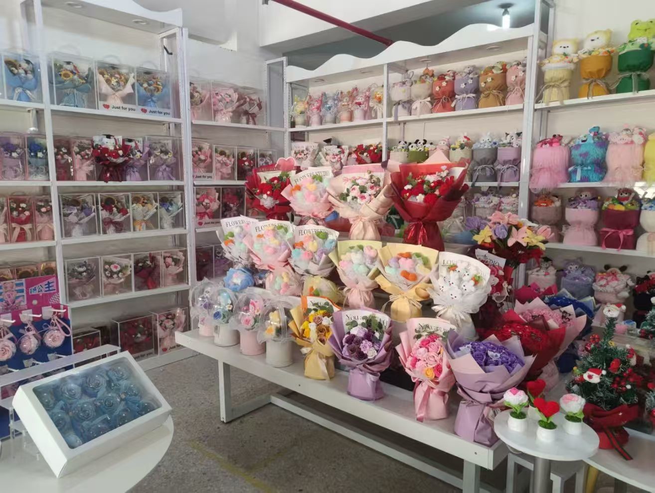 Son şirket davaları Yapay çiçek fabrikasını ziyaret ettik.