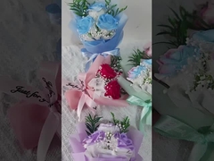 Qixi Sevgililer Günü'nde kız arkadaşı için sabun çiçeği kırmızı gül buketi Doğum günü hediye araba buketi