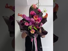 En sevdiğim mat, mat, buzlu çiçekli çiçek kağıdı.