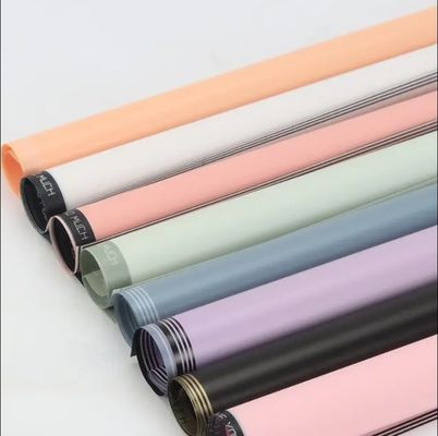 İyi bir fiyat. Hediye Sanayi Çiçek Hediye Paketleri için 57*57CM Çizgili Altın Sınır Paket Kağıdı çevrimiçi