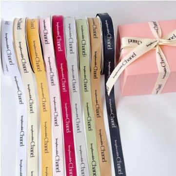 İyi bir fiyat. Yüksek Dayanıklılık ve Katı Renk Dekorasyonu Tek Yüzlü Polyester Hediye Sargıları Özel Renkli Dokuma Teknikleri ile çevrimiçi