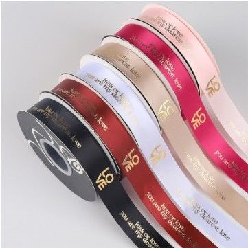 İyi bir fiyat. İngiliz Polyester Şerit Çiçek Paketleme Şerit DIY Buket Dekorasyonu 2.5 cm Aşk Altın Damgalama çevrimiçi