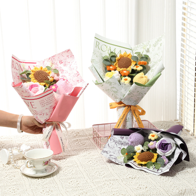 İyi bir fiyat. 20x35cm el örgü buketi Güneşböceği ve Gül Simülasyon Yünü Çok Renkli Sevgililer Günü ve Doğum Günleri için İdeal çevrimiçi