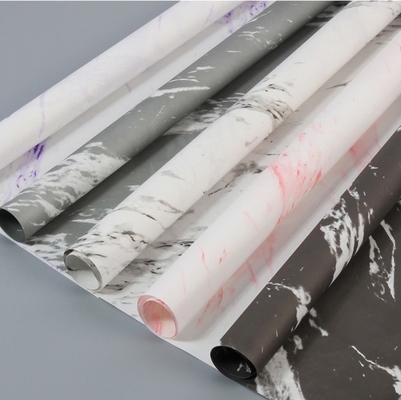 İyi bir fiyat. Üretici, Sevgililer Günü'nde beyaz mermer desenli çiçek buketleri, paketleme kağıdı hediyeleri ve çiçek dükkanları için DIY paketleme hediyeleri toptan satıyor çevrimiçi