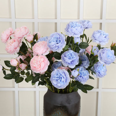 satın al Otelin oturma odası yapay piyonlarla süslenmiş çiçek düzenlemeleri ile dekore edilmiş Çevrimiçi üretim