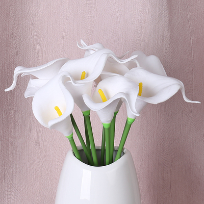 İyi bir fiyat. Sınır ötesi toptan yapılan simülasyon el yapısı PU calla zambak buketi, yapay çiçekler, plastik çiçekler, düğün oturma odası dekorasyonu ve çiçekler çevrimiçi