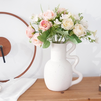 İyi bir fiyat. Simülated Nar Rose Finished Bouquet Ins Style Ev Dekorasyonu Yapay Çiçekler Düğün Sahnesi Dekorasyonu Sınır Ötesinde Sıcak Satış çevrimiçi
