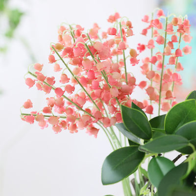 İyi bir fiyat. Simülasyon çiçeği yumuşak kauçuk kırsal küçük asılı zil, vadinin zambak küçük buket, sahte çiçek, rüzgar çan çiçeği, düğün fotoğrafçılığı alet çevrimiçi