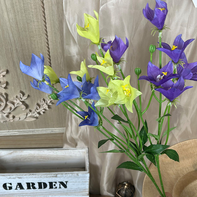 İyi bir fiyat. Küçük Campanula simülasyon yapay yapay çiçek kemer ipek çiçeği yapay plastik çiçek yüksek kaliteli oturma odası dekorasyonu düğün çiçek düzenlemesi çevrimiçi