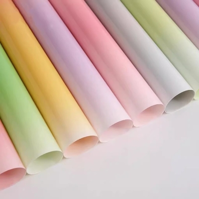 satın al Birçok Renkte Çiçek Sarma Kağıdı, Gradyan Renkli Şeker Camı için Hansu Kağıdı, Su Geçirmez Plastik Buket Ambalaj Malzemesi online manufacture