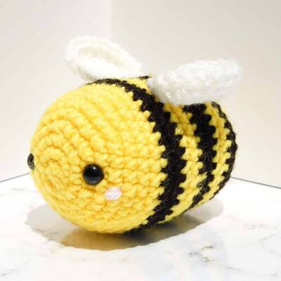 satın al Sıcak Satış Hırkatlı Kırmızı Arı Doldurulmuş Hayvan Beyaz Kanatlar Şekerlenmiş Dikiş Yumuşak Yumru Plüş Arı Oyuncağı Amigurumi Hırkatlı Kırmızı Arı Çevrimiçi üretim