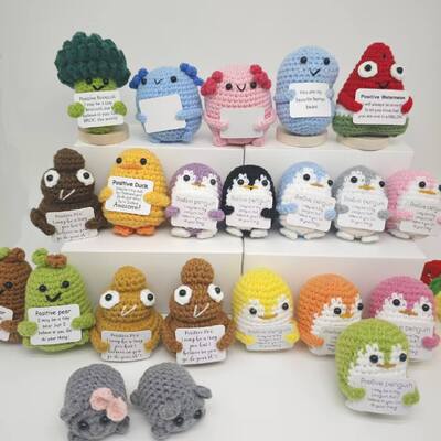 satın al Amigurumi Hayvan Hediye Çakma Oyuncağı Plüş Bebek El ile örülmüş Çakma Çıkma Oyuncağı Duygusal Destek Olumlu Onay Kartı Çevrimiçi üretim