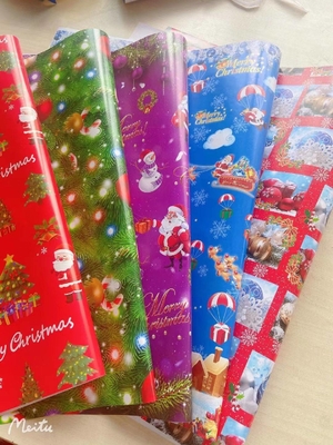 İyi bir fiyat. Popüler Tasarım Hediye Paketi Kağıt Rulo Boyutu 50cm * 70cm Noel Tasarımı çevrimiçi