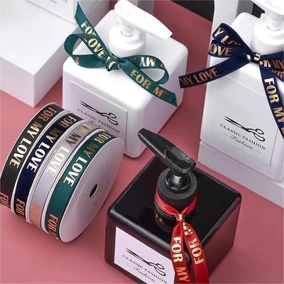 İyi bir fiyat. 1.2cm genişliğinde, rulo paketlemesinde hediye sarmak için kıvrımlı kurdele çevrimiçi