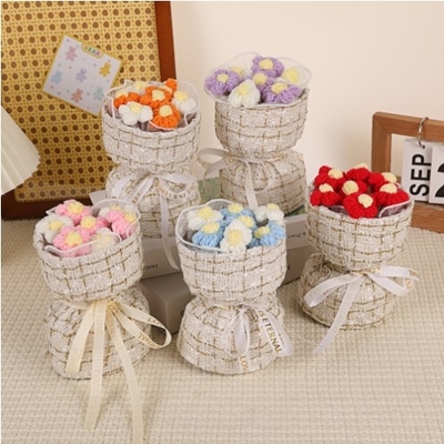 İyi bir fiyat. Küçük Tarzı Dikiş Yün Buketi 8 Puff Çiçekler El Dokuma Buketi Yaratıcı Doğum Günü Hediyesi Çoklu Renkli 10*10*15cm çevrimiçi