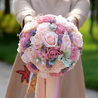 İyi bir fiyat. Yapay Pembe Gül Çiçek Buketi Ev Düğün Dekoratif Çiçekler Gelin Damat Çiçek Buketleri Sevgililer Günü Hediyesi çevrimiçi