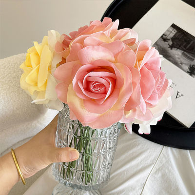 İyi bir fiyat. Avrupa sonbahar tarzı ıslak simülasyon çiçek gül çiçeği fotoğraf oturma odası sahte çiçek tatil tarzı buket ev dekorasyonu çiçek çevrimiçi