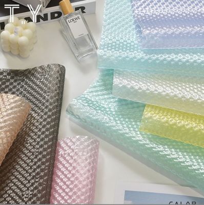 İyi bir fiyat. Yeni Qixi Festivali kabarcık cam kabarcık kağıdı, çiçek buketi sarma kağıdı, su geçirmez, üç boyutlu doku, yüksek kaliteli baskılı kağıt çevrimiçi