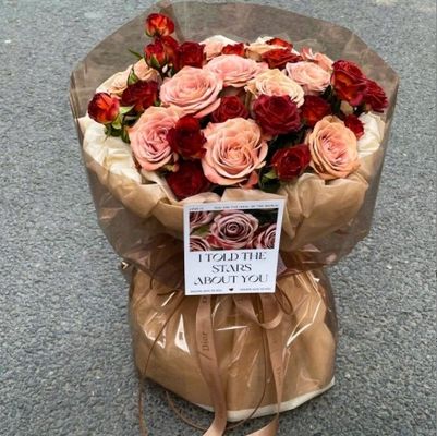 İyi bir fiyat. Renkli jöle filmi, şeffaf kristal sellofan çiçek buketi, taze çiçek ambalaj kağıdı, OPP filmi, su geçirmez çiçek sanatı ambalaj malzemesi çevrimiçi