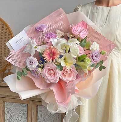 İyi bir fiyat. Popüler su geçirmez katlanmış kağıt, bal meşe kağıdı, çiçek ambalajı, ağ sanat kağıdı, çiçek ambalajı, buket astarı, hediye kağıdı çevrimiçi