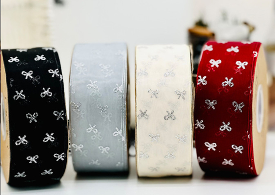 İyi bir fiyat. Gelişmiş Gümüş Parlak Kelebek Kar Şerit El yapımı DIY Saç Aksesuarları Yay Malzemesi Kıyafetler Saman Şapka Aksesuarları Hediye Kutusu Ambalaj çevrimiçi