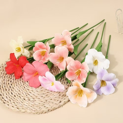 İyi bir fiyat. Simülated Brownie Opening Tulip PU Simülated Flower Moisturizing Touch Wedding Living Room Decoration Bouquet Sahte Çiçekler çevrimiçi