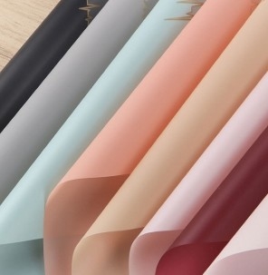 İyi bir fiyat. 56*56cm Moda Kalp Atışı Jeli Membran Su geçirmez Çiçekli Çiçekli Paket Kağıdı Şık Paketleme İhtiyaçları için çevrimiçi
