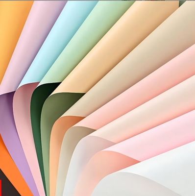 İyi bir fiyat. Toptan çiçek ambalajı kağıdı, iki renkli su geçirmez Ouya kağıdı, çiçek buketi, hediye, çiçek dükkanının ambalaj malzemeleri, hediye ambalajı kağıdı çevrimiçi