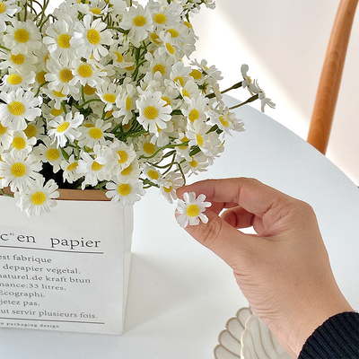 Camomile Simülasyon Çiçek Paketi Daisy Sahte Çiçek Oturma Odası Dekorasyonu Masa Çiçek Buketi Fotoğraf Eşyaları