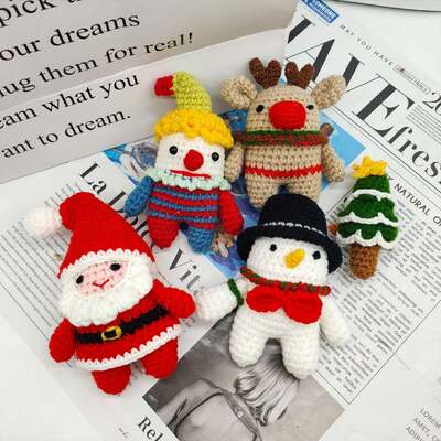 İyi bir fiyat. El yapımı kardan adam Rens Noel ağacı örgü oyuncağı düğüm Noel bebeği Amigurumi örgü Noel dolgu oyuncakları çevrimiçi