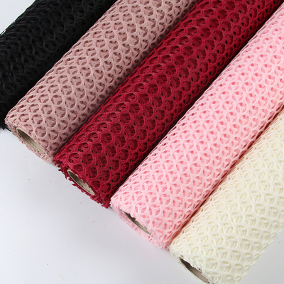 İyi bir fiyat. Daire Delikleri Çiçekçi Ambalaj Kağıdı Hasır Rulolar Su Geçirmez 60cm * 5Y 70-80gsm çevrimiçi