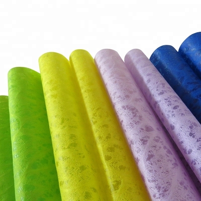 İyi bir fiyat. 3D Kabartmalı Nonwoven Çiçekçi Ambalaj Kağıdı Çevre Dostu Çiçek Sargısı 58cm*10m çevrimiçi
